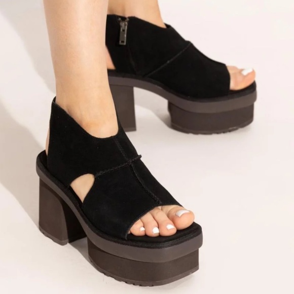 UGG Women's Black New Heights 4" Platform  Sandals  Size US 9 - Picture 1 of 16